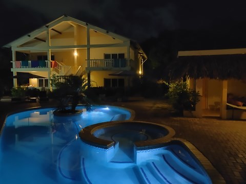 Huis en zwembad